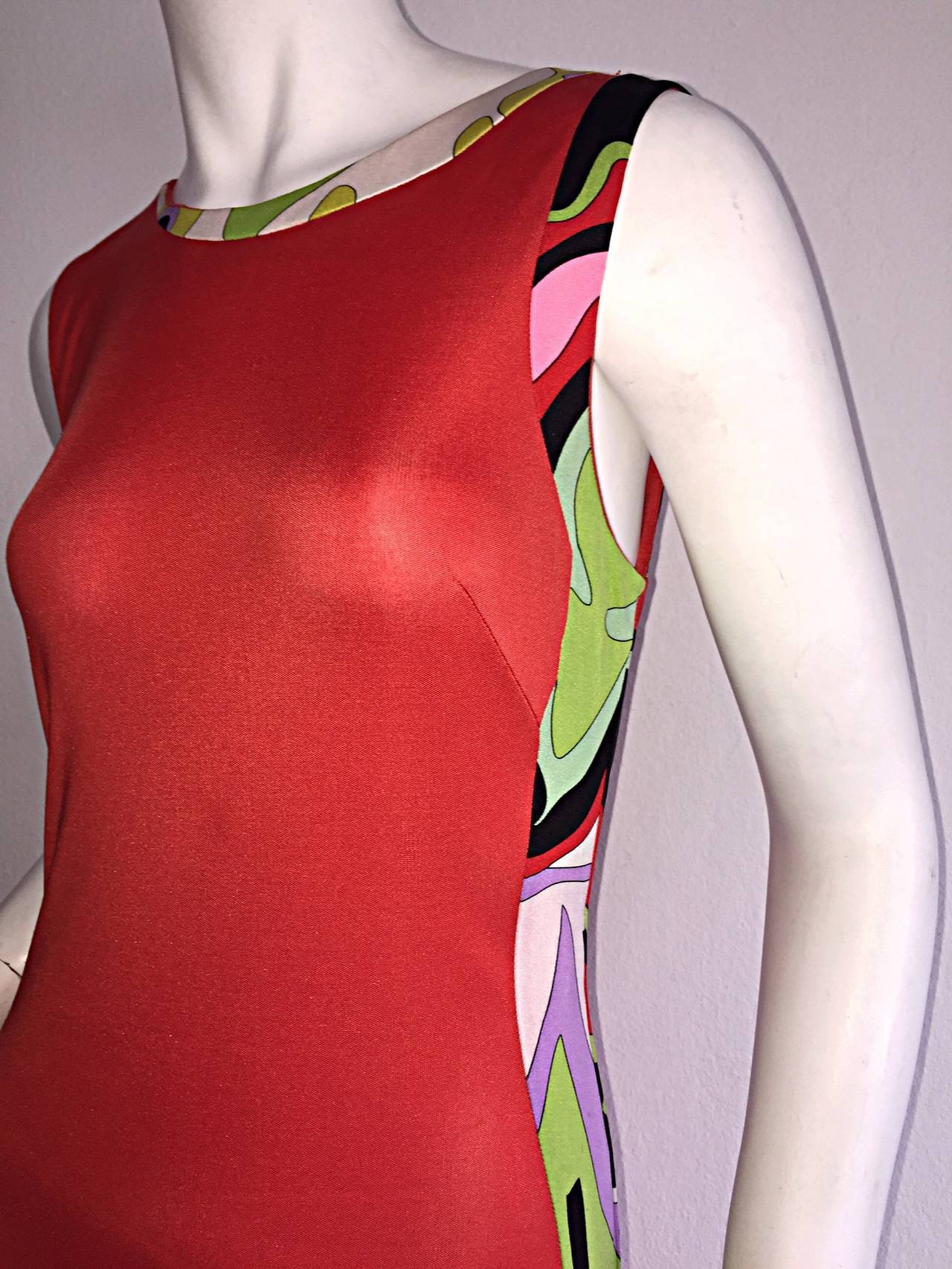 Sexy 1990er Vintage Emilio Pucci Helloranges Seidenjersey-Kleid mit Seitendruck (Rot) im Angebot