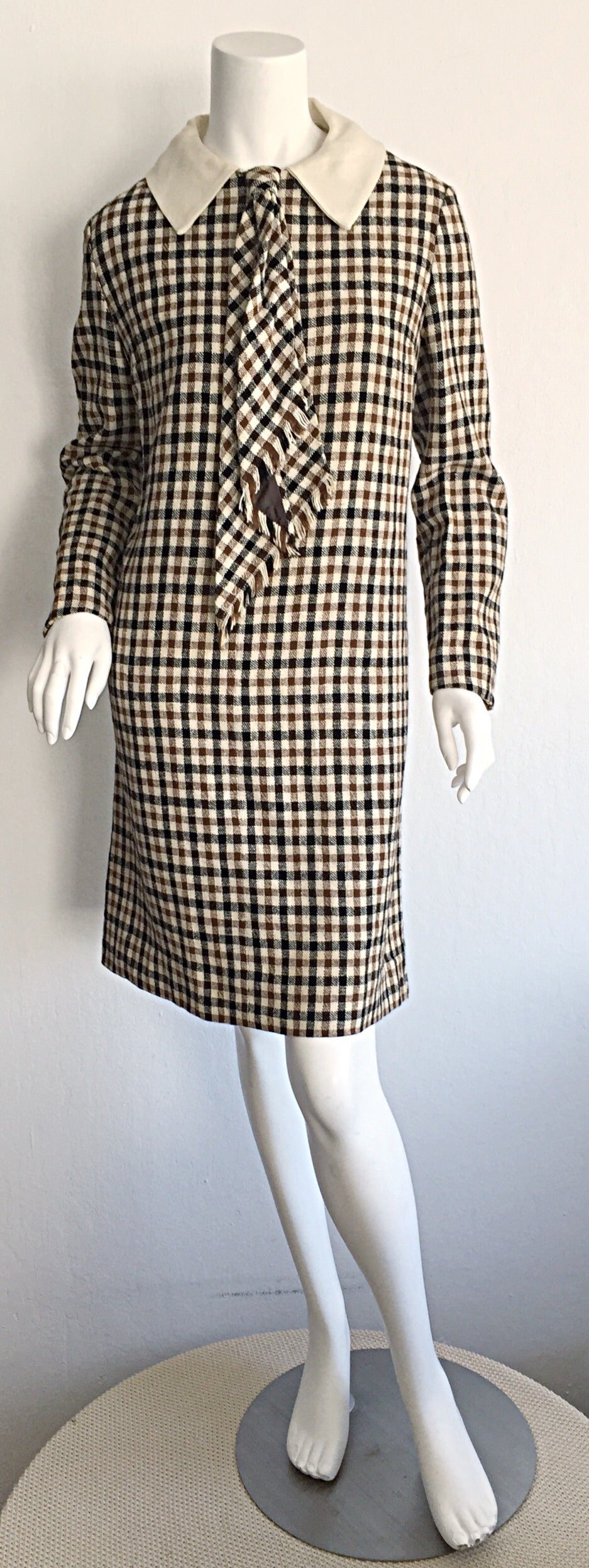 Chic 1960s I. Magnin plaid dress, with detachable collar! Collar attaches via hidden buttons inside the dress. Perfect shift shape. Looks great with, or without the collar, and with a belt. Goes day to night, with flats, sandals, wedges, babydolls,