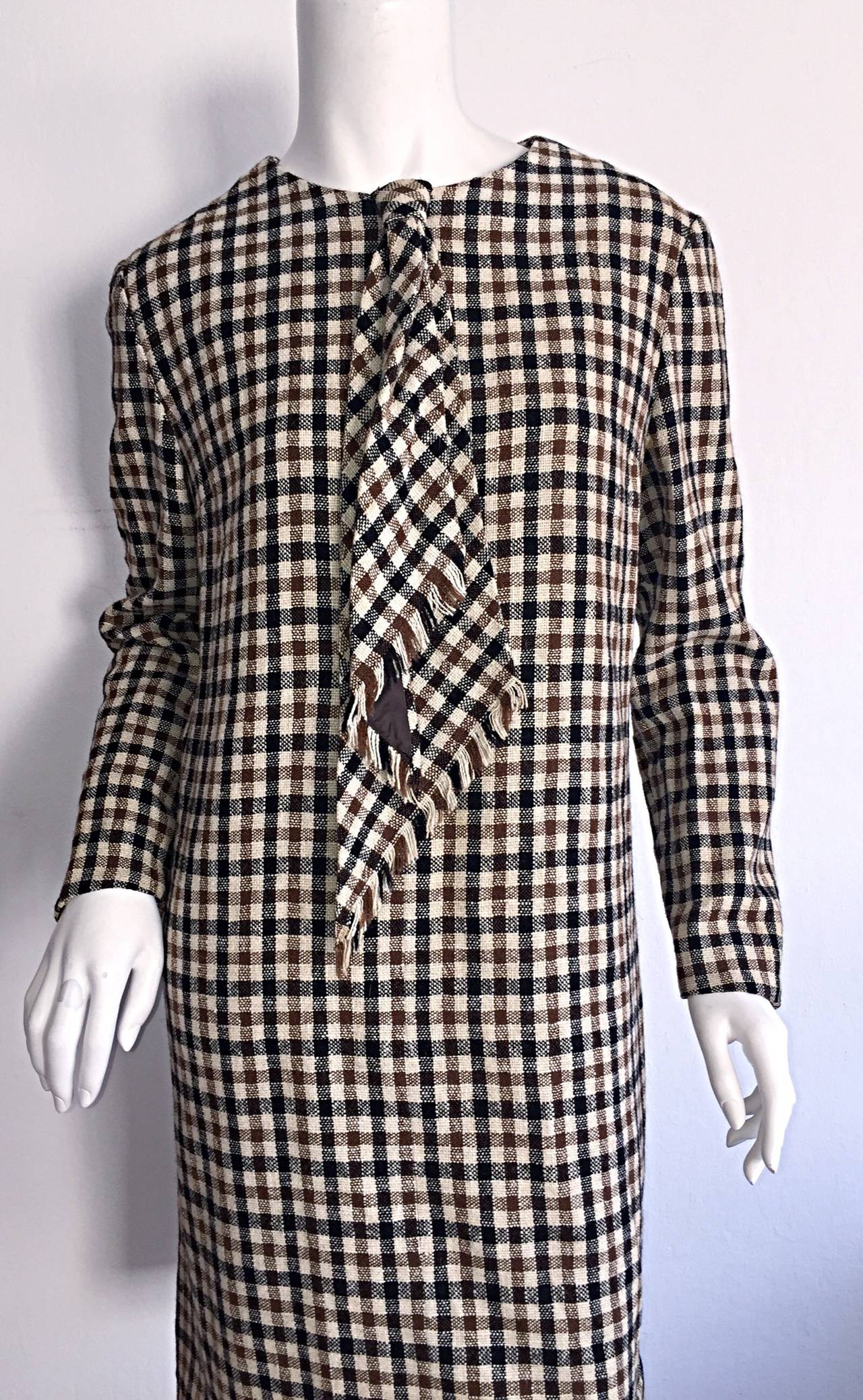 Chic 1960s I. Magnin Plaid ' Twiggy ' Tie Dress w/ Detachable Peter Pan Collar In Excellent Condition In San Diego, CA