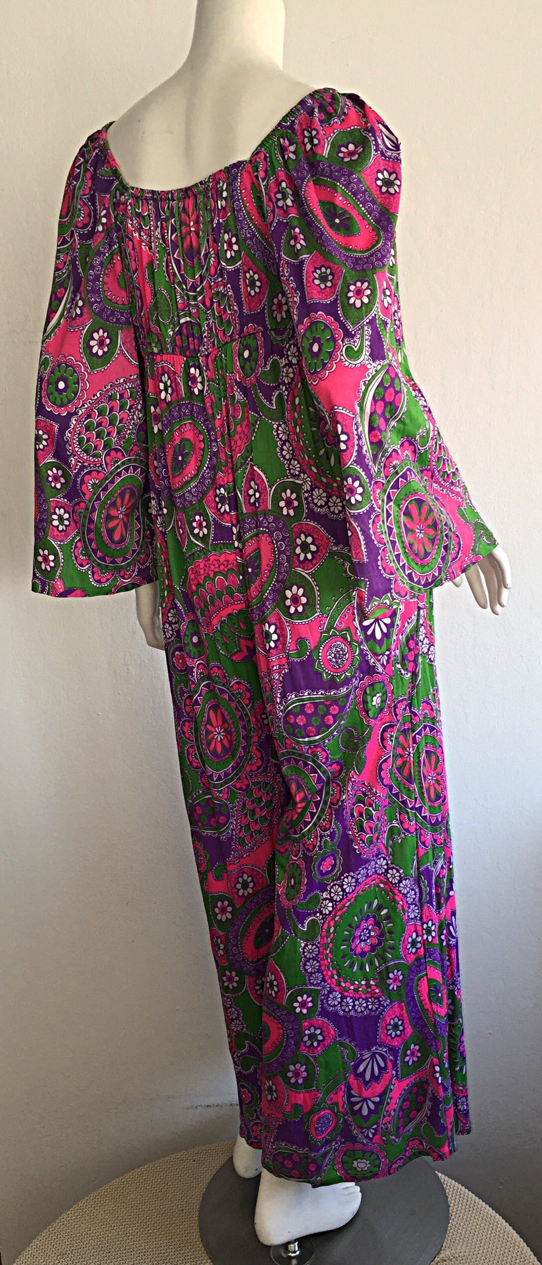 Amazing 1970s Psychedelic Paisley + Flower Vintage Jumpsuit Onesie In Excellent Condition In San Diego, CA