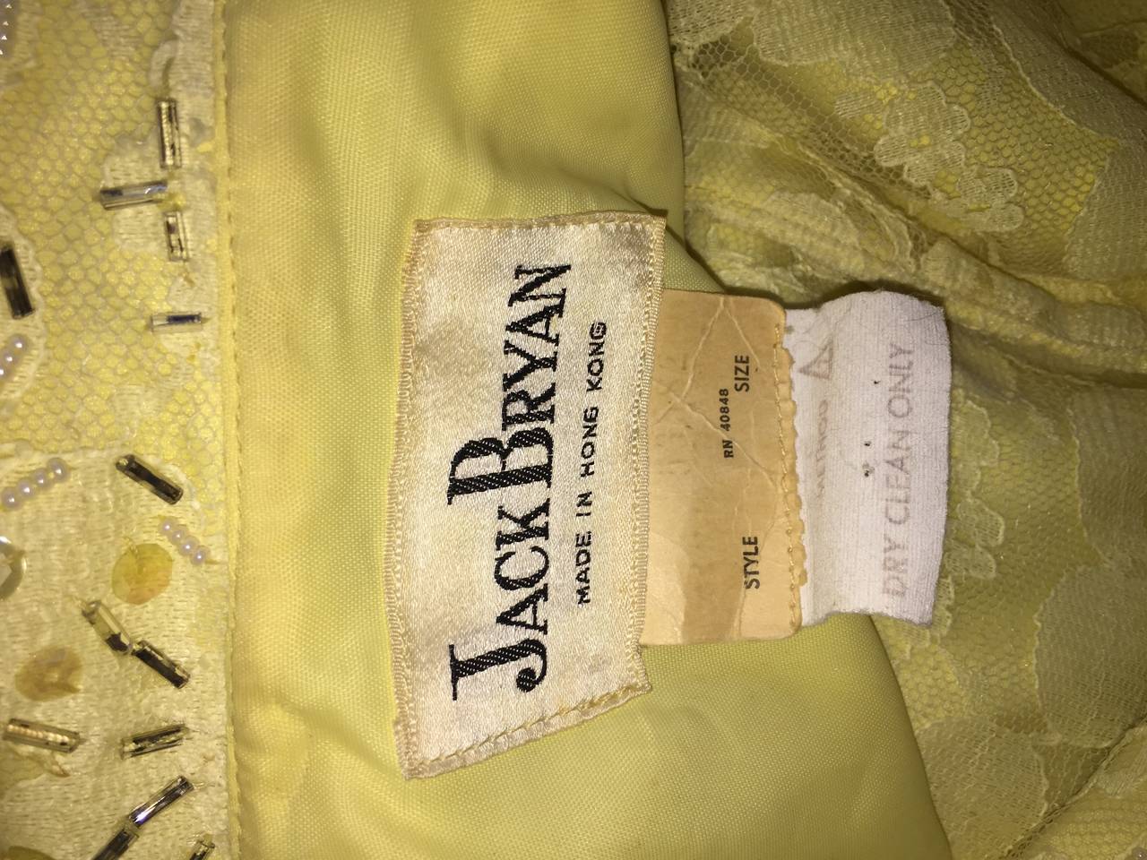 Magnifique robe Jack Bryan jaune pâle ornée de dentelle lourdement perlée (années 1960/1970) en vente 5