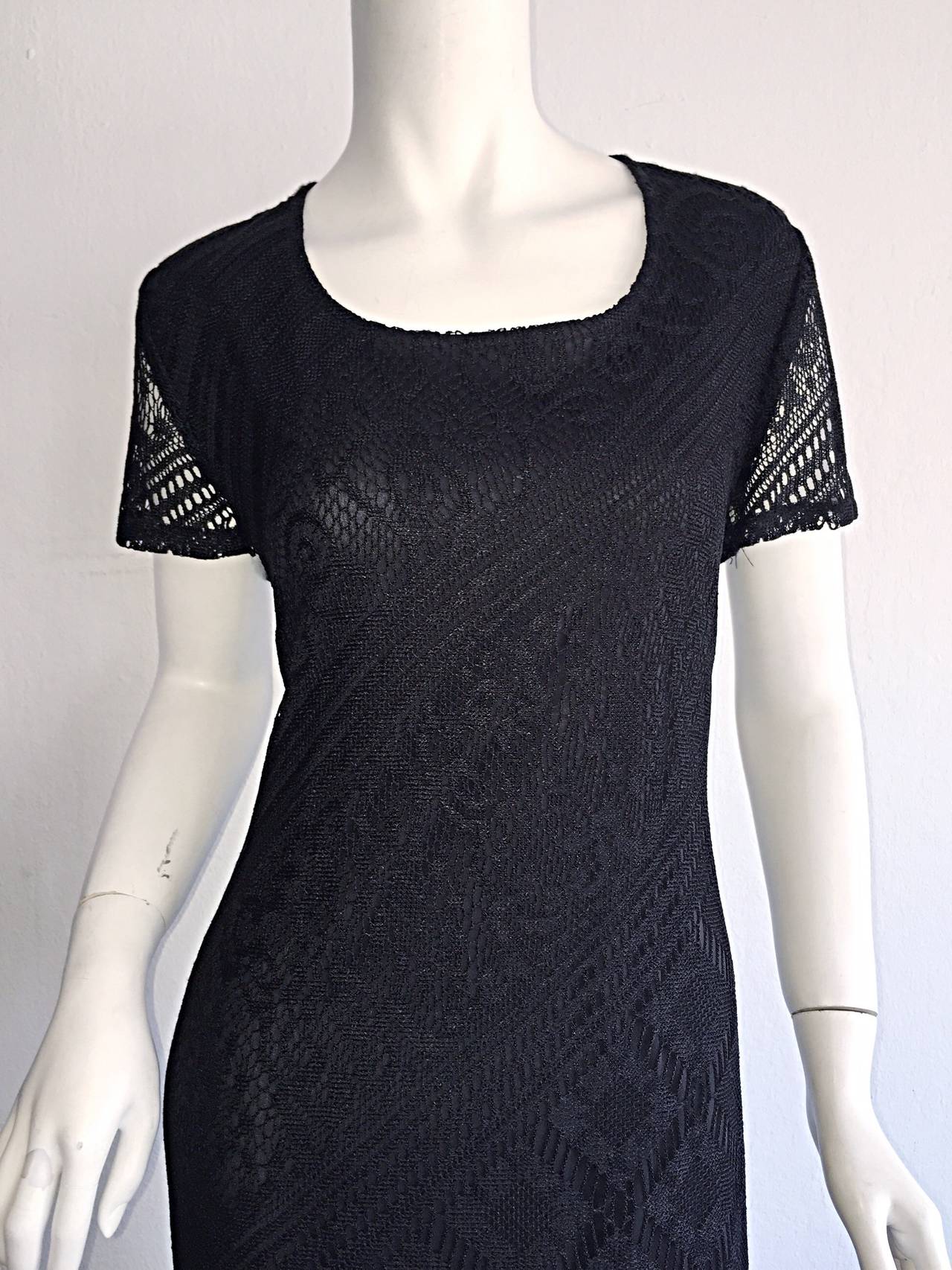 Pretty vintage Giorgio d' Sant Angelo black 'flapper style' dress!!! Black lace overlay. Can be worn a number of ways to go casual to dressy. Looks great alone, or belted. Perfect with sandals, flats, heels or wedges. In great condition. Will fit