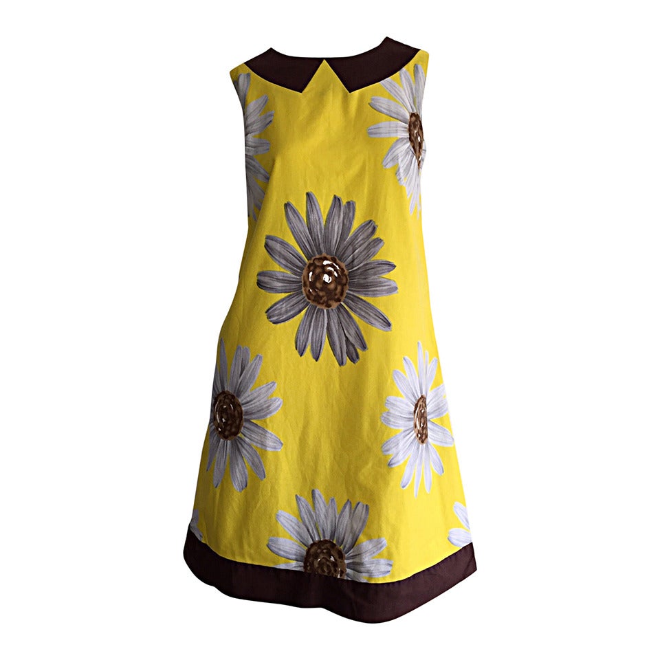 Chic 1960s Vintage A - Line Trapeze Novelty Dress w/ Sunflowers + Mock Collar