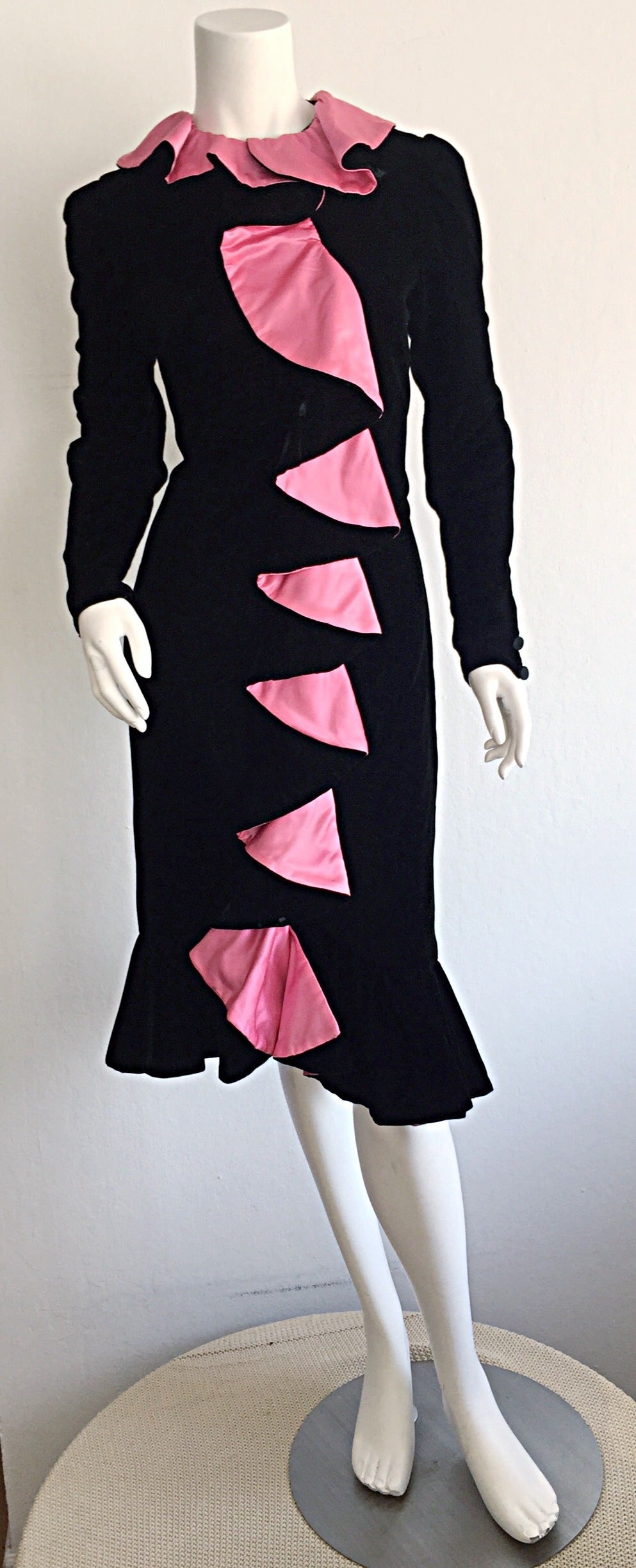 Stunning vintage Oscar de la Renta flamenco-style dress! Soft black silk velvet, with vibrant pink satin details at collar, and down the front of this beauty. Elegant long sleeves, with a mermaid hem (under hem is also pink satin, so looks great