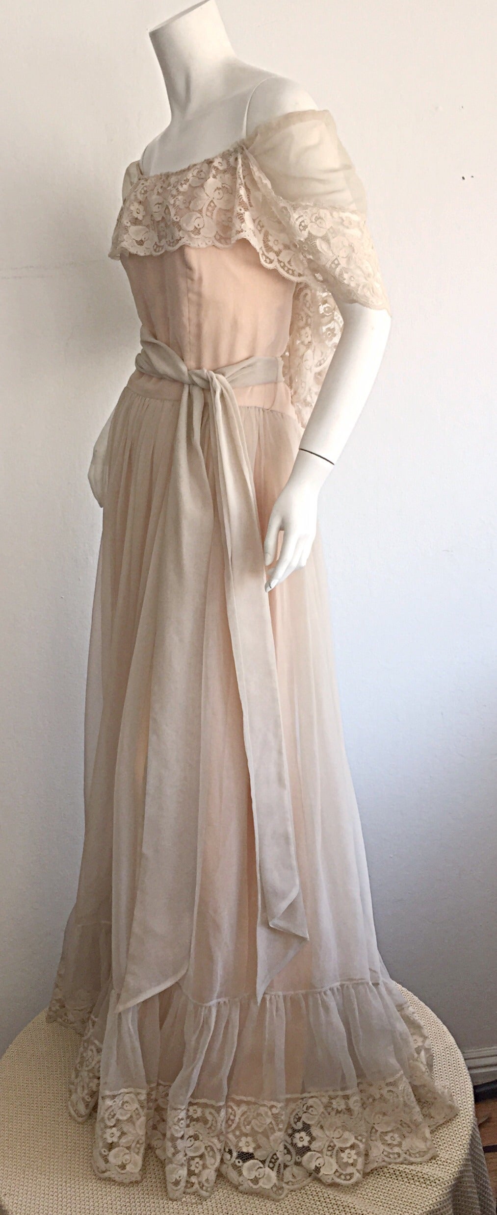 Beautiful Ethereal Vintage Victor Costa Cream Lace Bohemian Wedding Dress / Gown In Excellent Condition In San Diego, CA