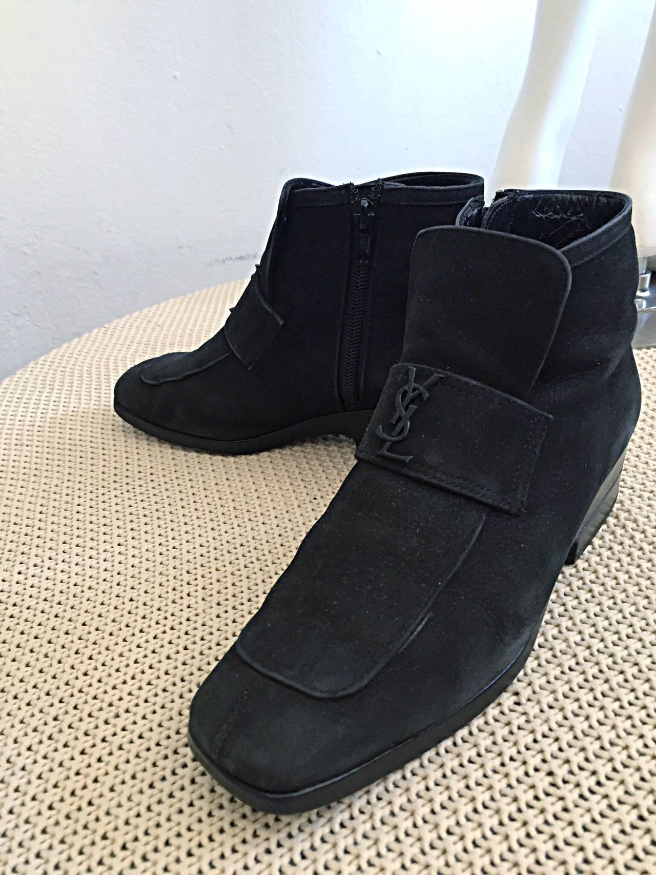 1960s Vintage Yves Saint Laurent Black Logo Mod Booties Boots Shoes Rare 5.5 In Excellent Condition In San Diego, CA