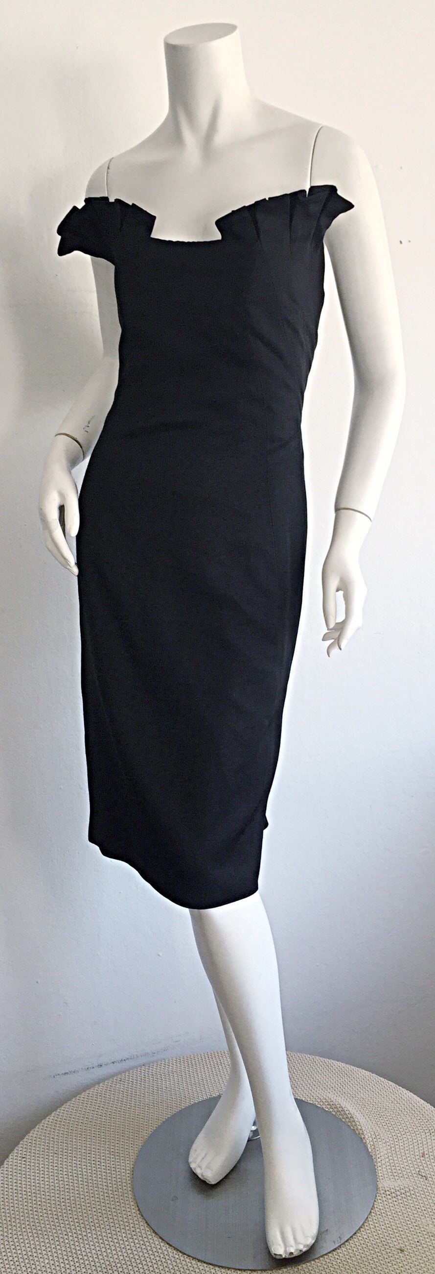 1990er Angel Sanchez Perfekt trägerloses kleines schwarzes Kleid mit ' Flügeln ' Größe 12 im Zustand „Hervorragend“ im Angebot in San Diego, CA