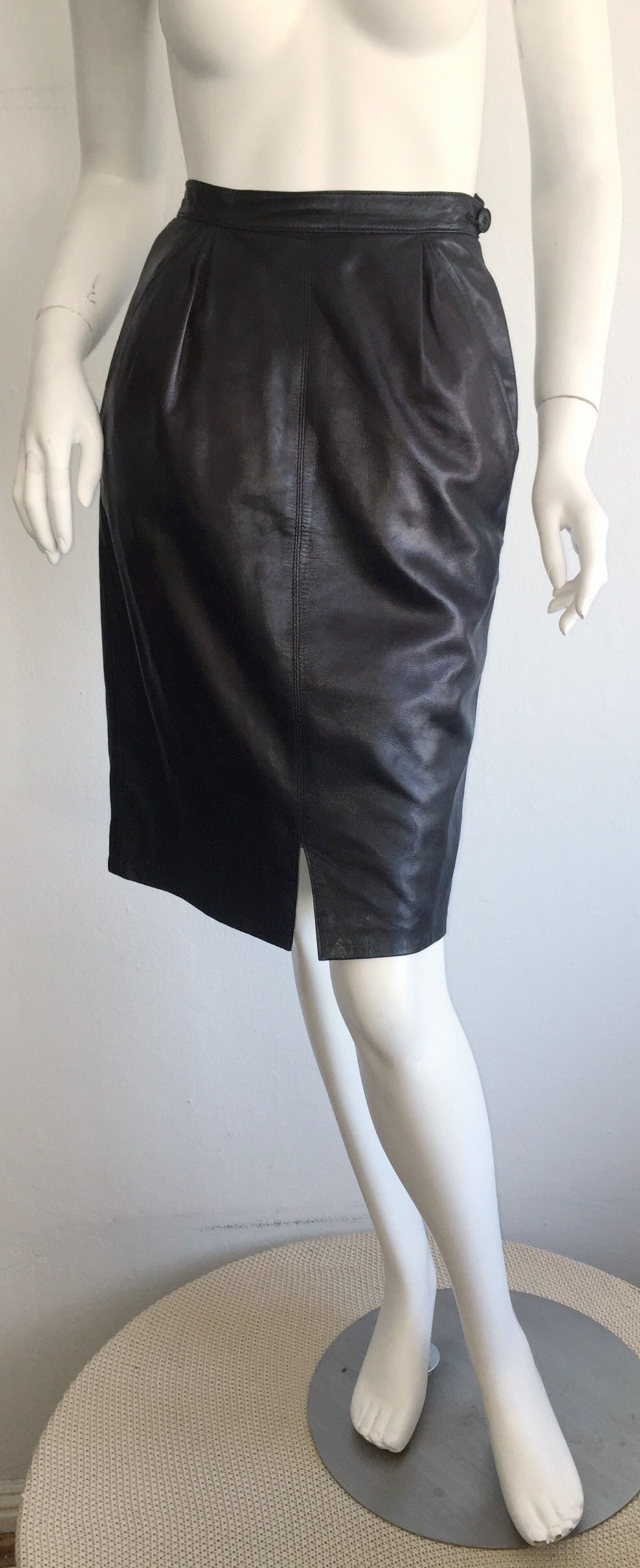 Sexy Vintage Yves Saint Laurent Leather High Waisted Black Pencil Skirt In Excellent Condition For Sale In San Diego, CA