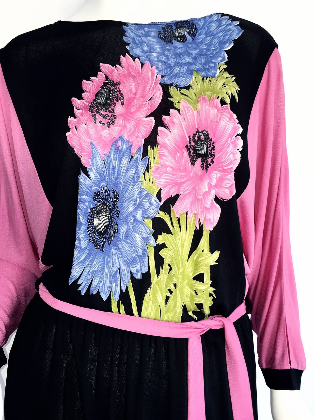 Women's Beautiful Vintage Pelsa of Paris ' Bouquet of Flowers ' Dress Made in France