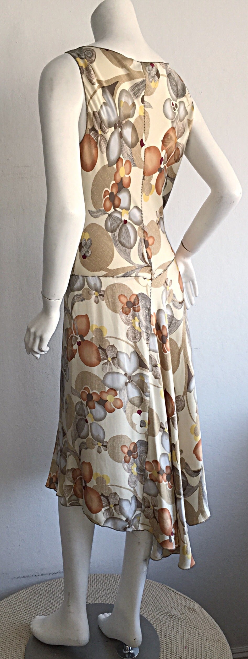 Pretty Rozae Nichols Floral 3 - D ' Autumn Harvest ' Silk Dress w/ Appliqué In New Condition In San Diego, CA