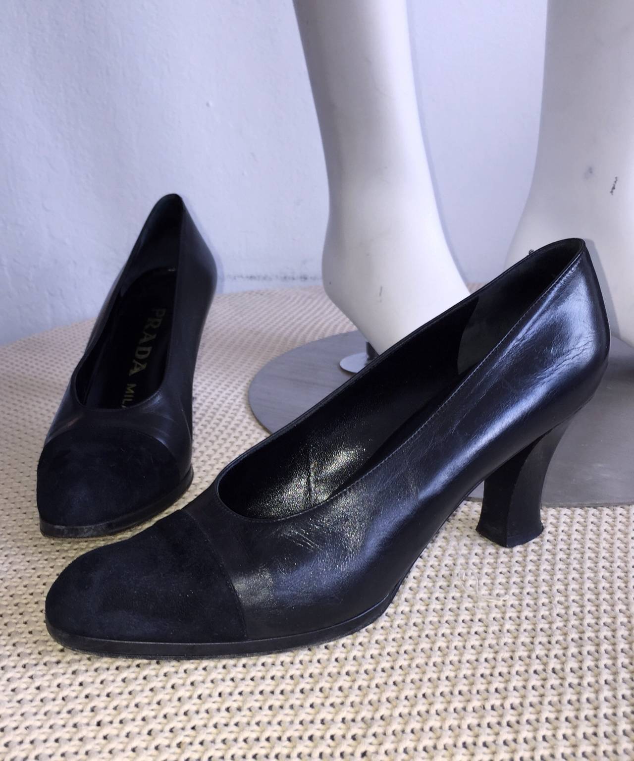 1990s Prada Size 39 / 9 US Classic Black Cap Toe Heels / Pumps In Excellent Condition For Sale In San Diego, CA