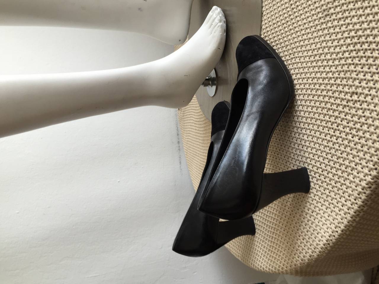Women's 1990s Prada Size 39 / 9 US Classic Black Cap Toe Heels / Pumps For Sale