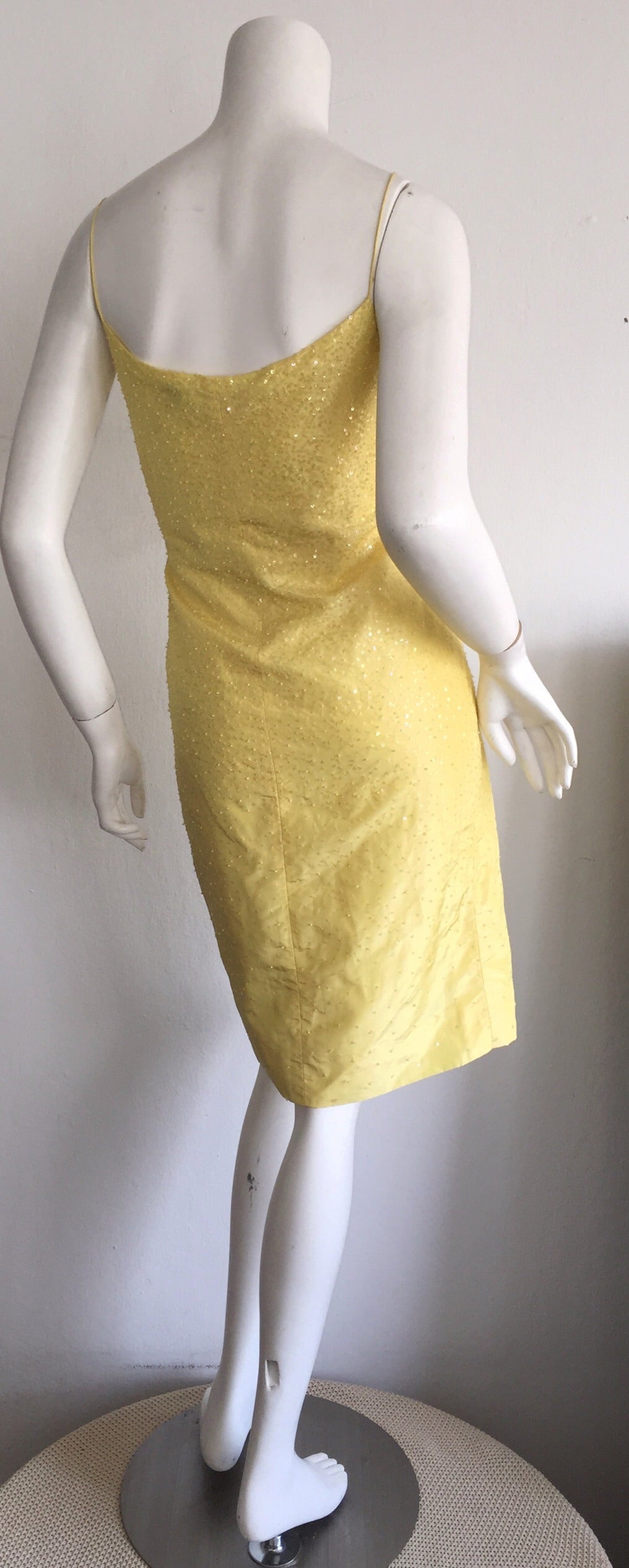 Donna Karan - Magnifique robe vintage en soie jaune canari à sequins et perles, années 90 Excellent état - En vente à San Diego, CA