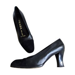 Vintage 1990s Prada Size 39 / 9 US Classic Black Cap Toe Heels / Pumps