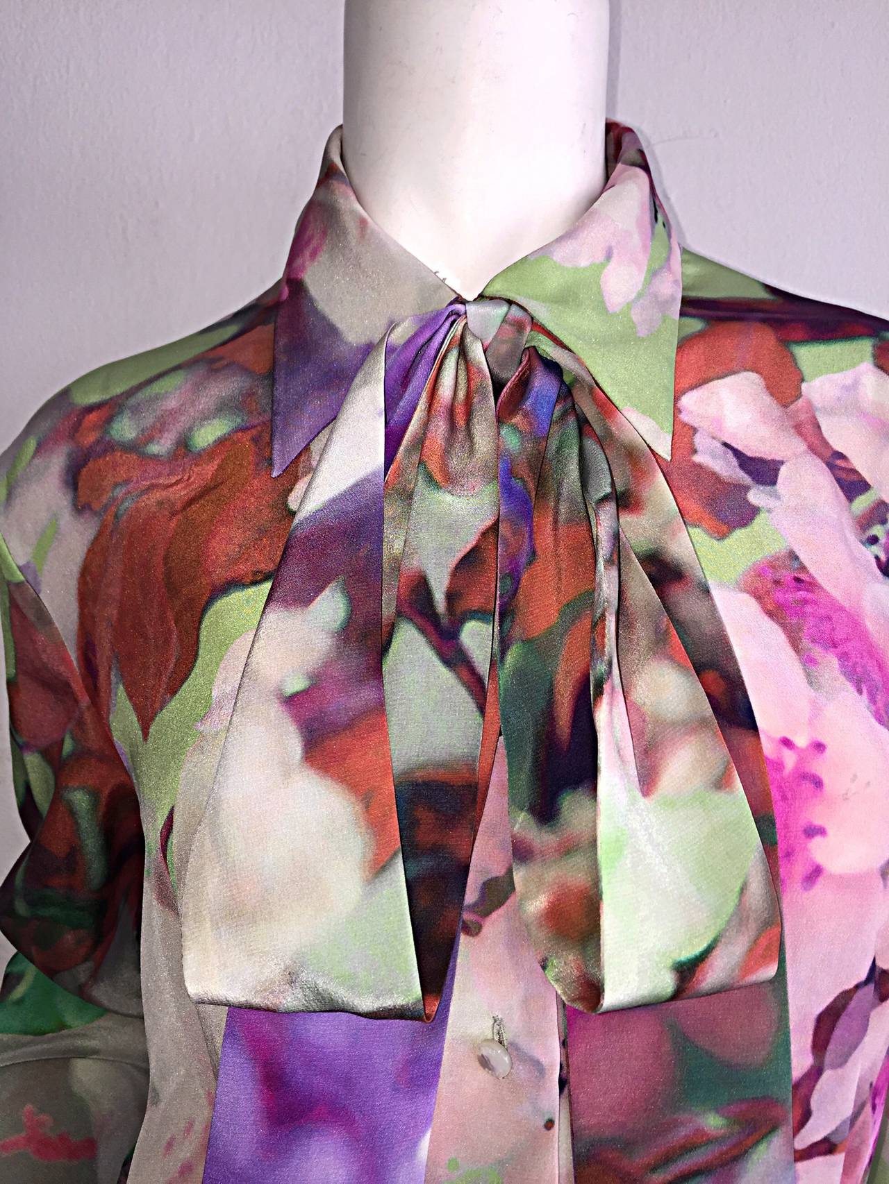 Beautiful Escada Silk Watercolor Blouse w/ Deteachable Neck Tie + Belt In Excellent Condition For Sale In San Diego, CA