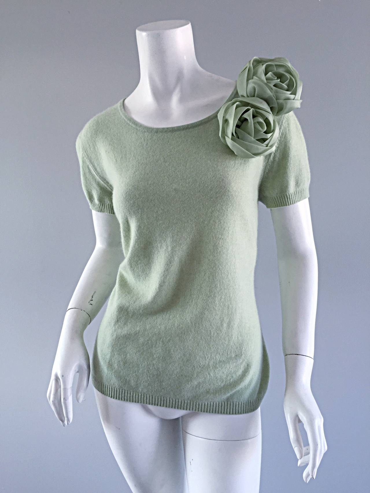 Gray Escada Light Green Short Sleeve Cashmere Sweater w/ Rosettes + Flower Appliqués For Sale