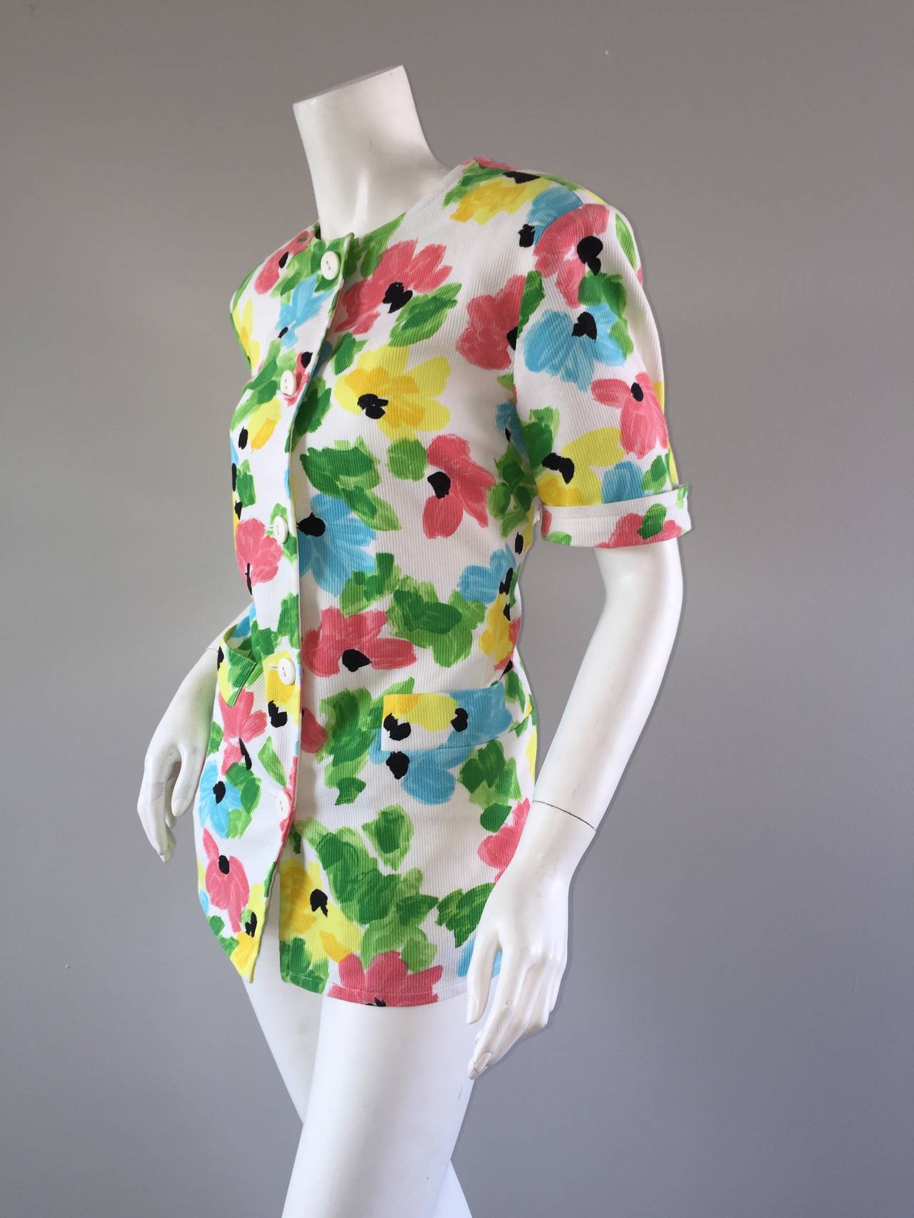 Courrèges - Veste en coton vintage à manches courtes avec aquarelle à fleurs en vente 1