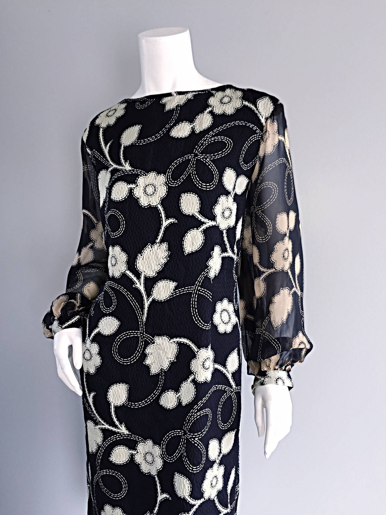 1960s Vintage Pauline Trigere Large Size Black White Flower Dress Billow Sleeves In Excellent Condition In San Diego, CA