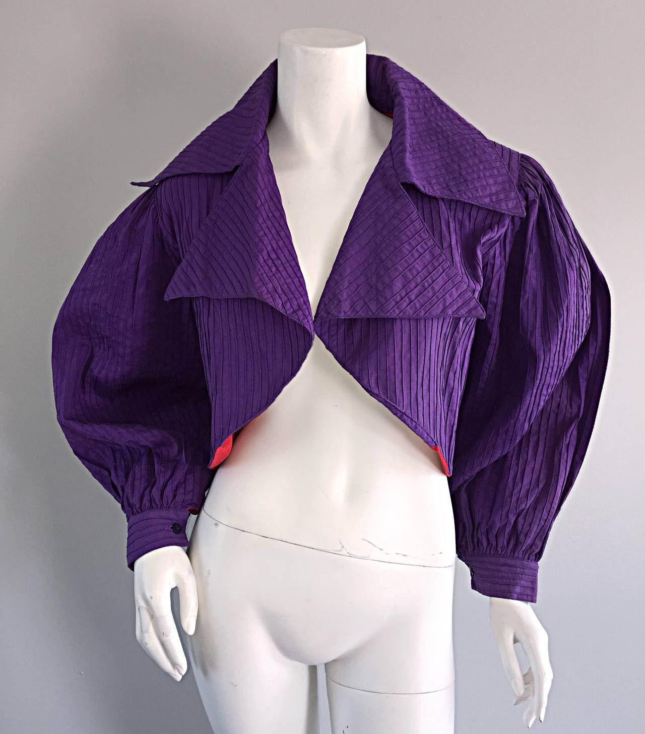 Amazing vintage Tachi Castillo purple cotton cropped blazer jacket! Vibrant purple color of textured cotton, with a red cotton lining. Dramatic sleeves, with an impressive collar! Can easily be dressed up or down. Looks great with jeans, shorts, a