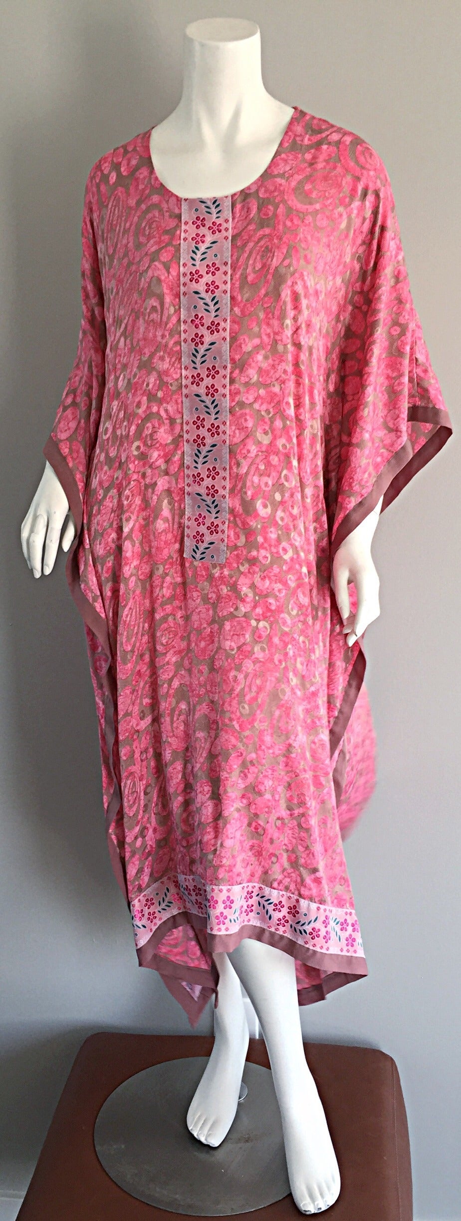 Beautiful Vintage 1970s Pink Silk Ethnic Kaftan w/ Flowers and Swirls 2