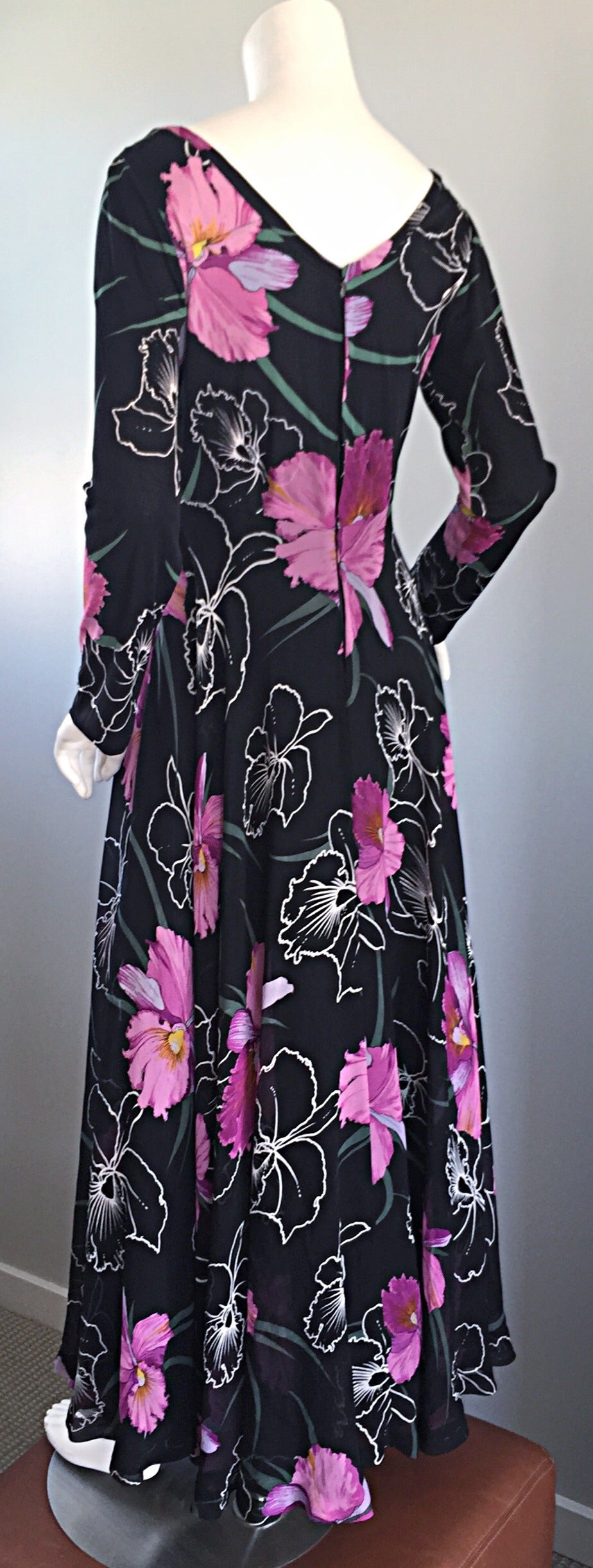 Beautiful Vintage La Mendola Silk Chiffon ' Hibiscus ' Dress ' Made in Italy' In Excellent Condition For Sale In San Diego, CA