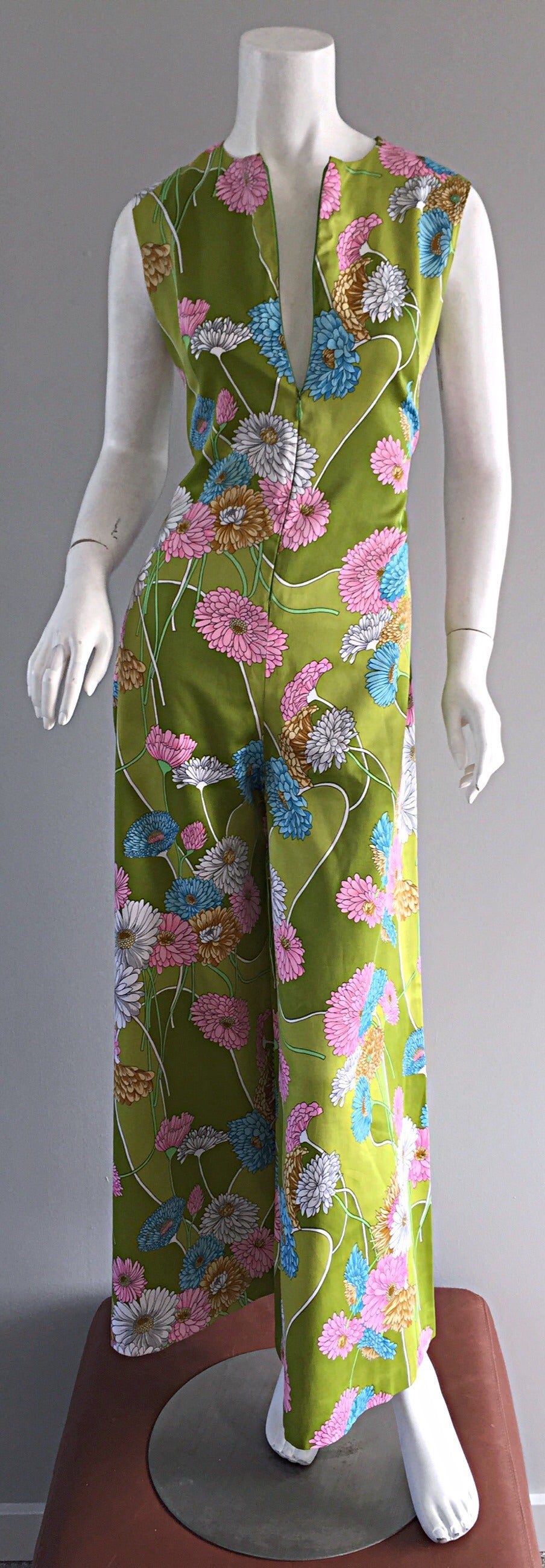 Late 1960s / Early 1970s 3 - D Culottes  / Bell Bottom Vintage Daisy Jumpsuit
