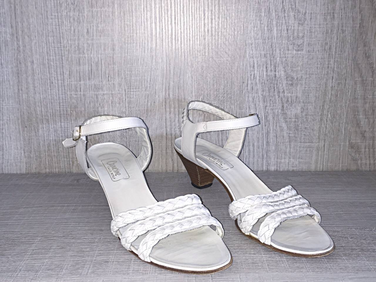 1960er Jahre Vintage Capucine Gr. 40 / 9,5 - 10 Weiße Ledersandalen mit Absatz Schuhe Italien Damen im Angebot