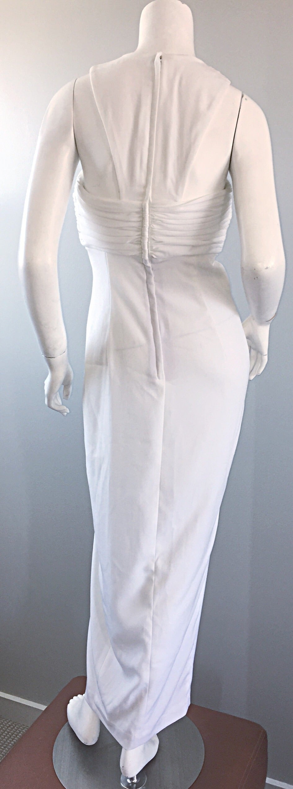 1990s Vintage Tadashi Shoji Blanco 90s Vestido Grecian c/ Rhinestones + Perla en venta 3