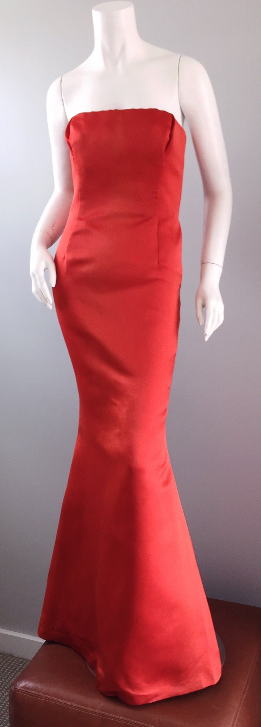 Superbe robe sirène vintage Bill Blass rouge à lèvres sans bretelles en vente 1