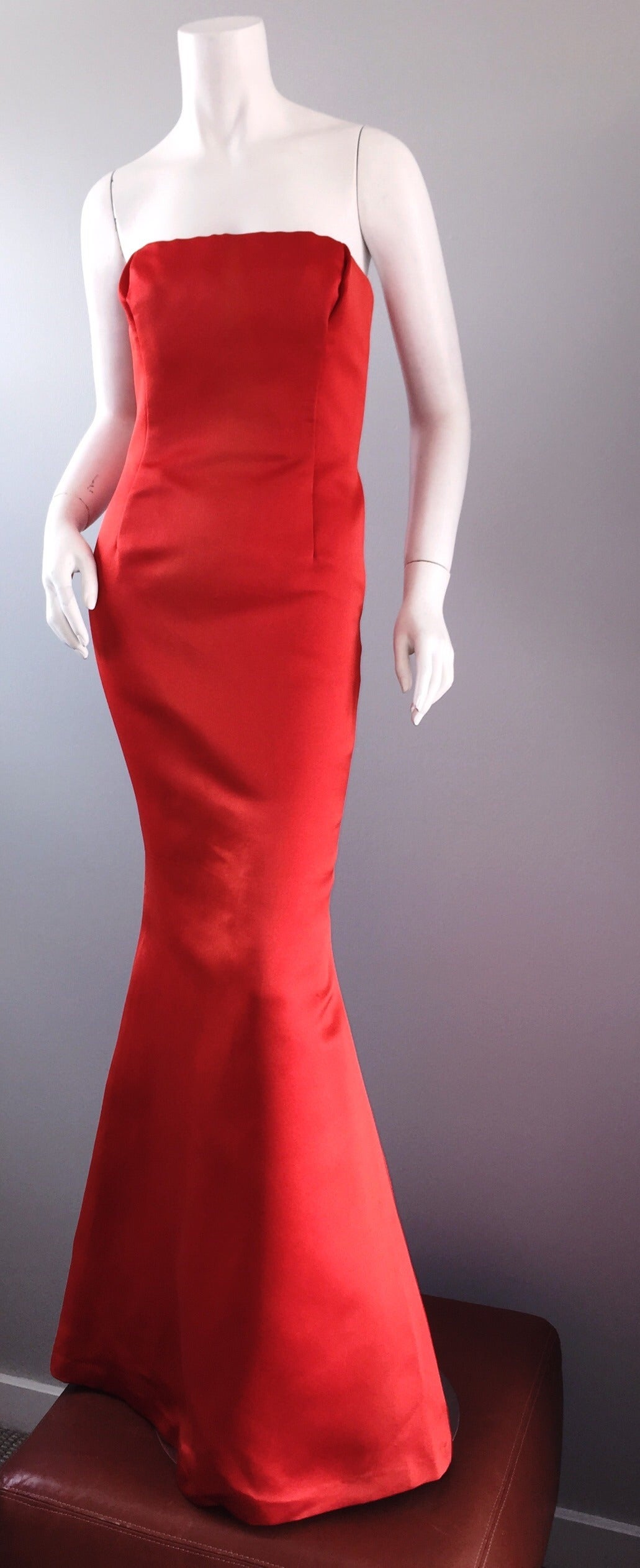 Stunning vintage Bill Blass red silk Mermaid dress! Vibrant liptick red color, with intriicate stitching, which produce an unbelievable sexy fit! Super flattering, and utterly jaw dropping! Boned corset, with interior zipper. Definitely a 