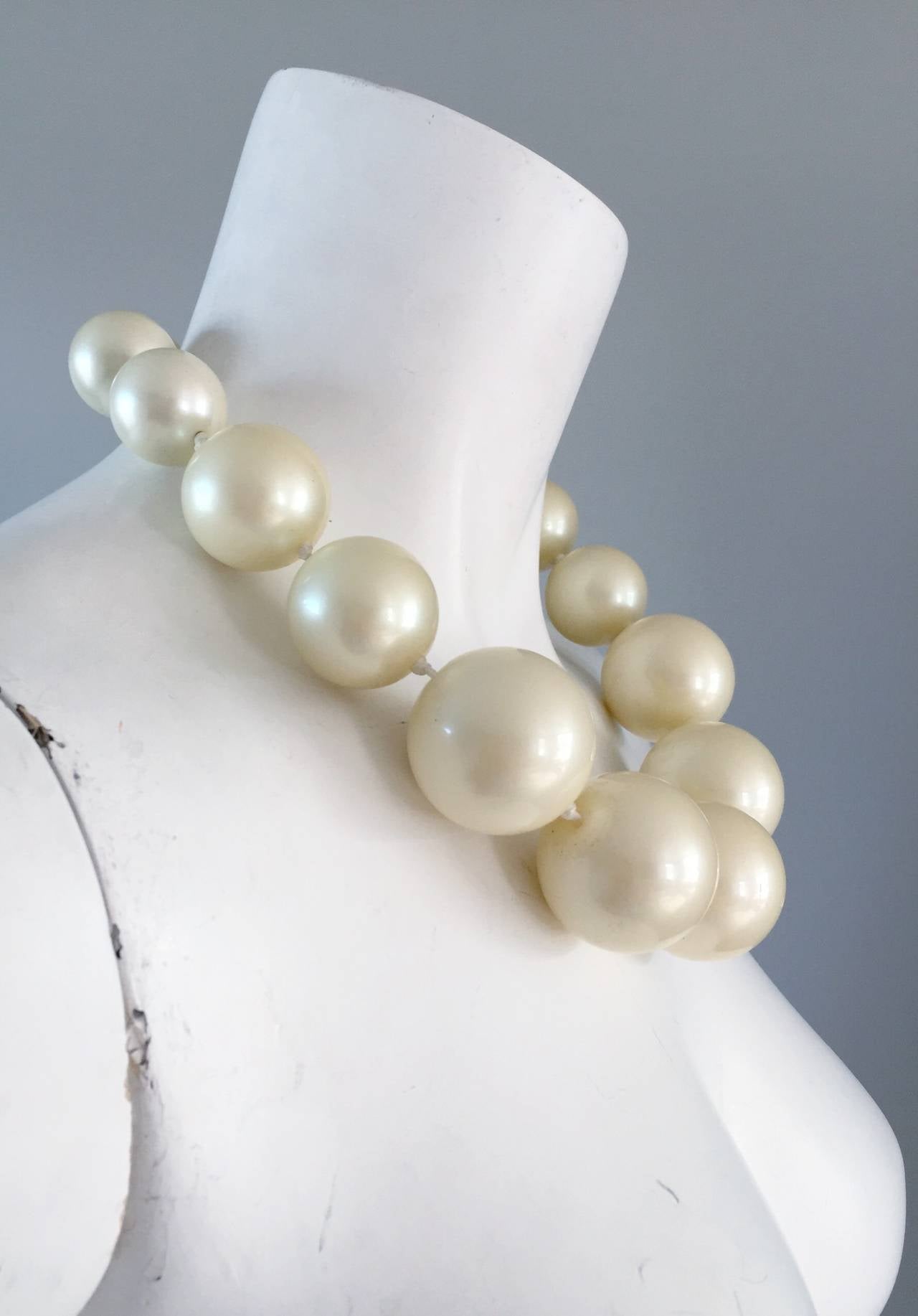 Chic 1960s oversized pearl necklace! Substantial quality, with a silver clasp closure. Great with a dress, yet perfect with jeans. Adds just the right amount of 'umph' to your little black dress! In great condition. Measures 22 inches long