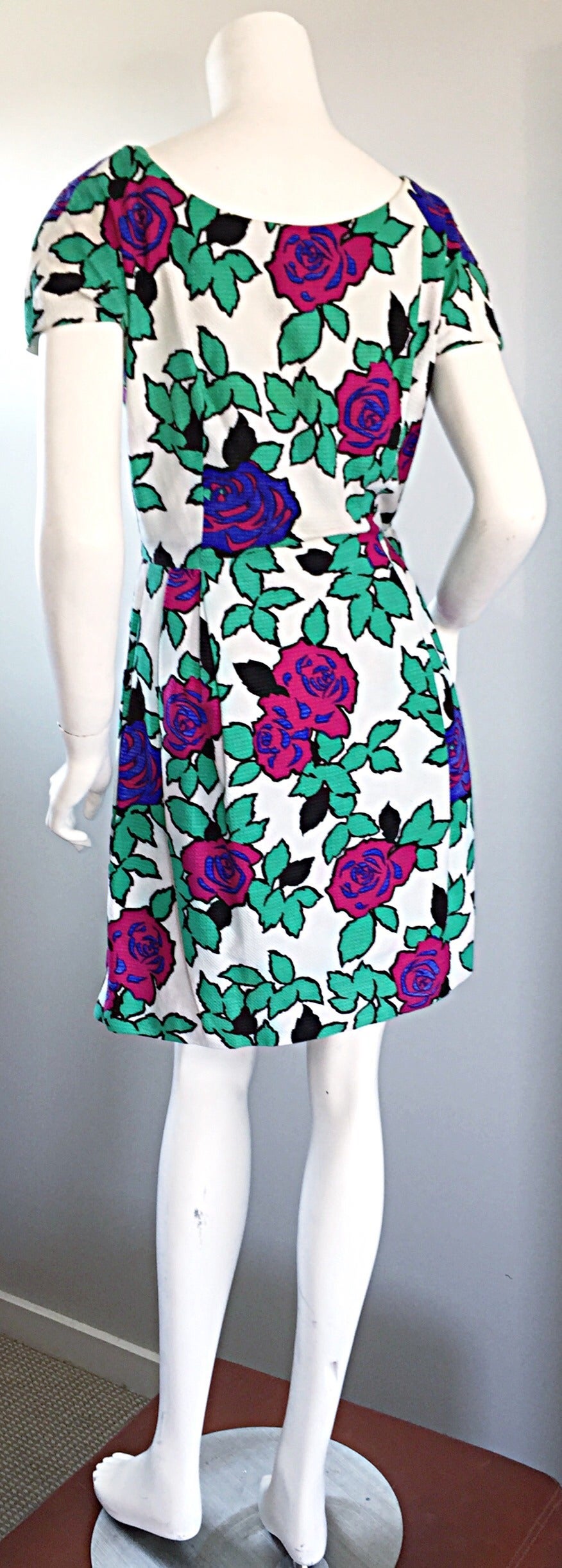 Cute 1950s ' Flowers + Leaves ' 3 - D Short Sleeve 50s Vintage Cotton Dress For Sale 1