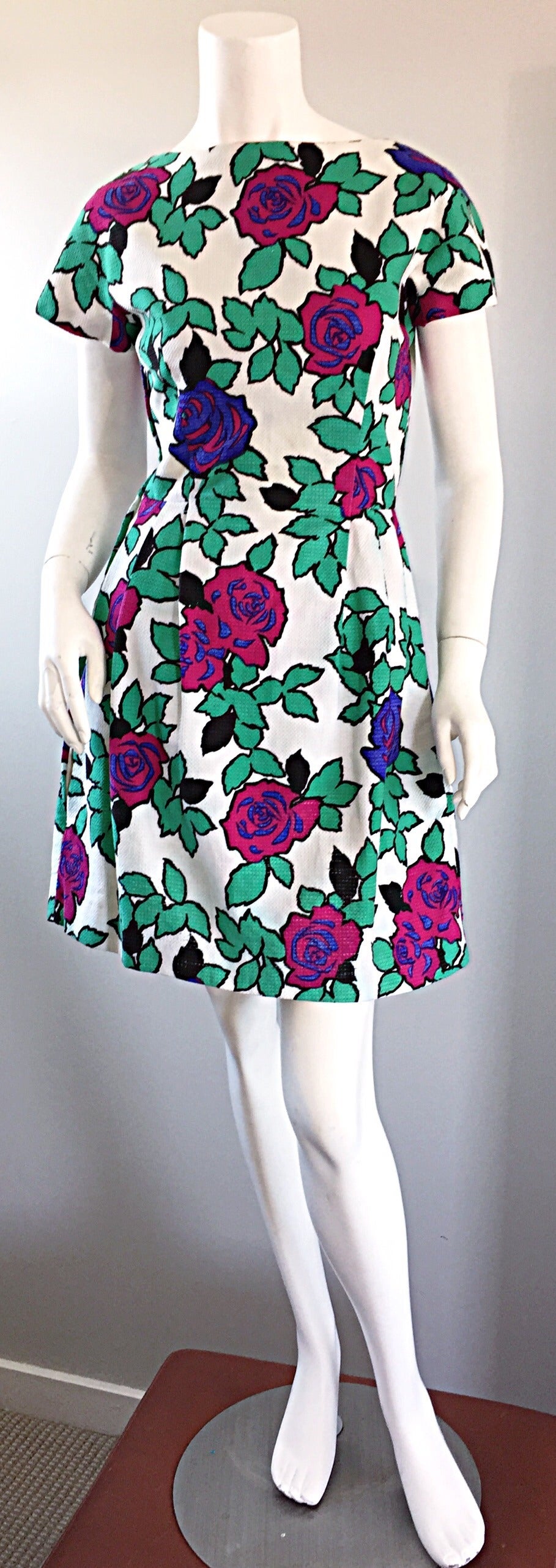 Cute 1950s ' Flowers + Leaves ' 3 - D Short Sleeve 50s Vintage Cotton Dress For Sale 2
