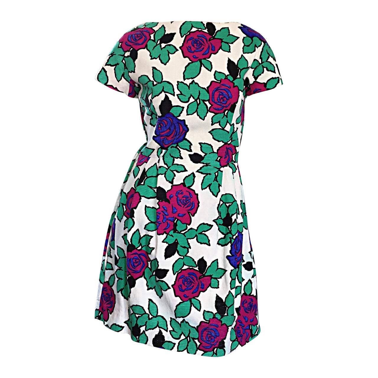 Cute 1950s ' Flowers + Leaves ' 3 - D Short Sleeve 50s Vintage Cotton Dress For Sale