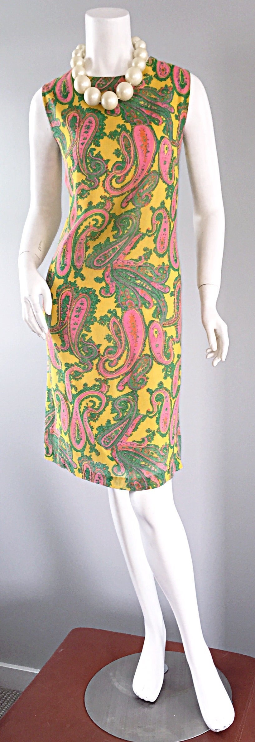 1960s Yellow  Large Size Pink Green Paisley Mod Retro Vintage Cotton Shift Dress For Sale 2