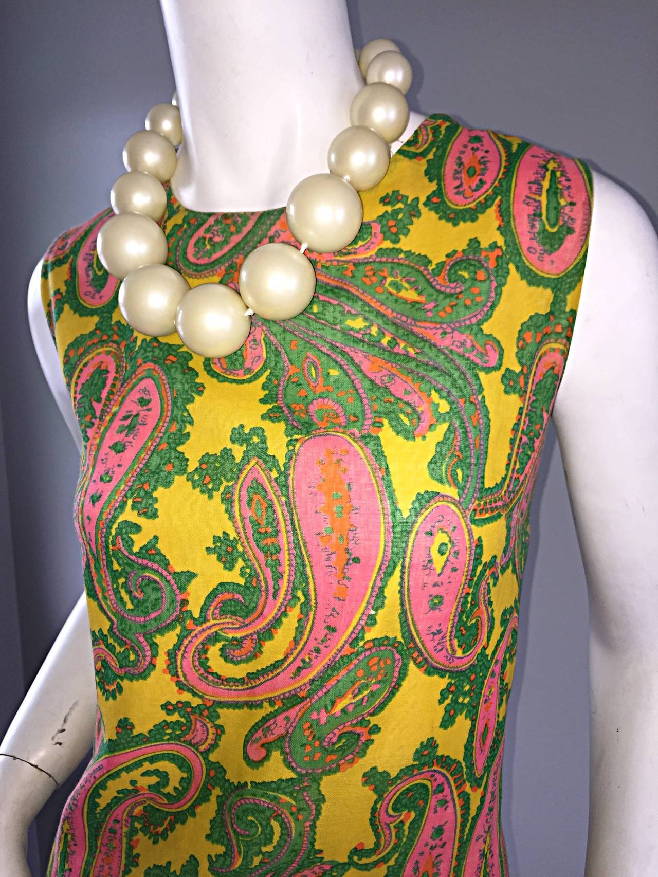 1960s Yellow  Large Size Pink Green Paisley Mod Retro Vintage Cotton Shift Dress For Sale 3