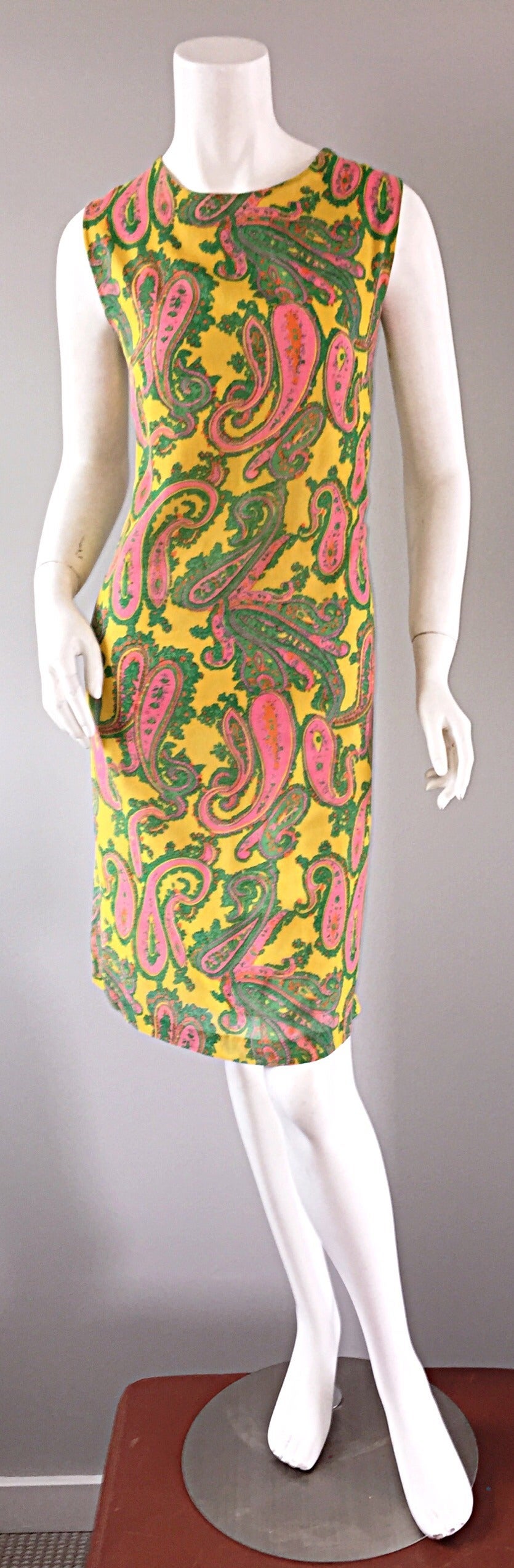 1960s Yellow  Large Size Pink Green Paisley Mod Retro Vintage Cotton Shift Dress For Sale 4