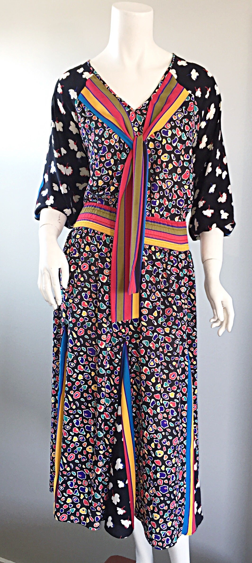 Chic Vintage 1980s Op - Art Colorful Multi - Print Boho / Bohemian Dress In Excellent Condition In San Diego, CA