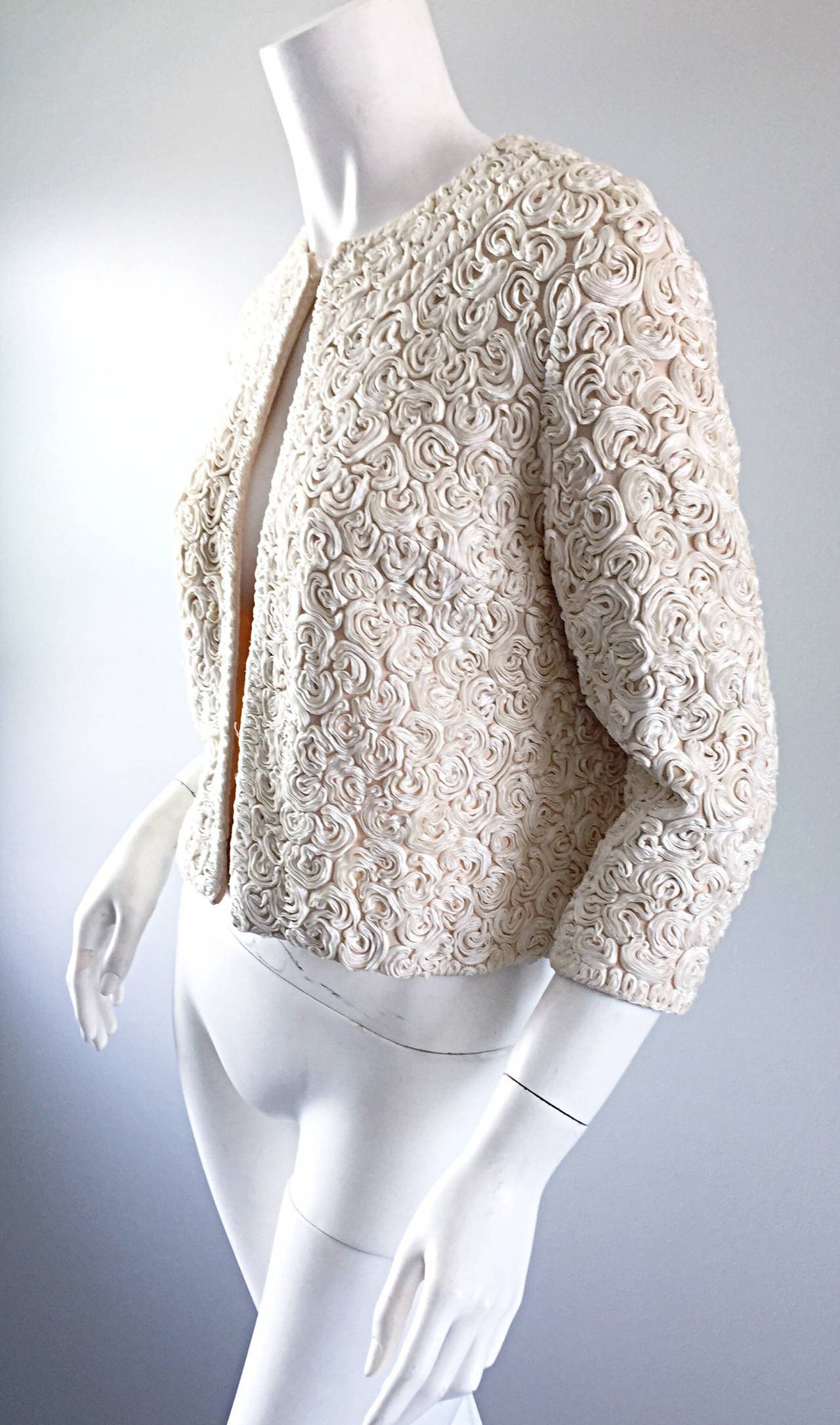 1950s 50s Ivory Woven ' Rosettes ' 3/4 Sleeve Vintage Cardigan