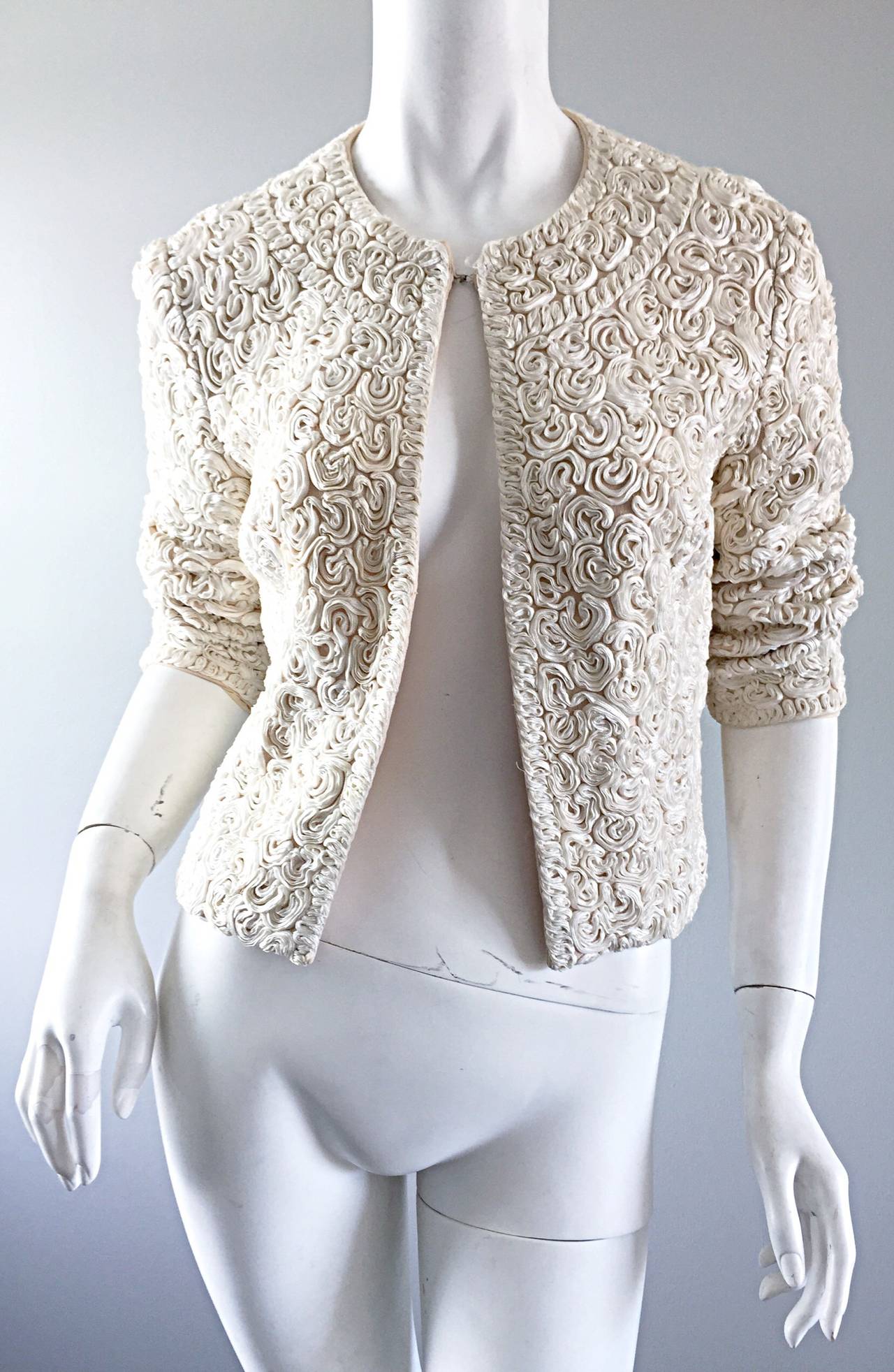 Gray 1950s 50s Ivory Woven ' Rosettes ' 3/4 Sleeve Vintage Cardigan Sweater For Sale