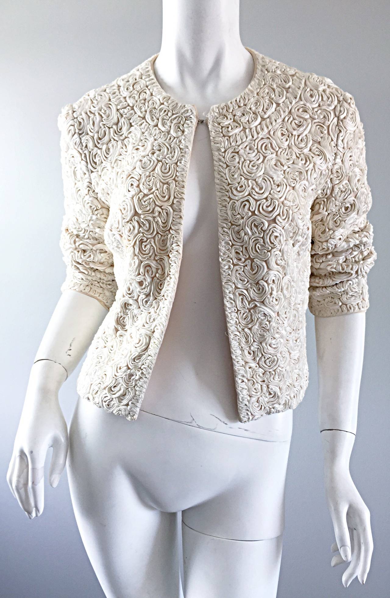 1950s 50s Ivory Woven ' Rosettes ' 3/4 Sleeve Vintage Cardigan