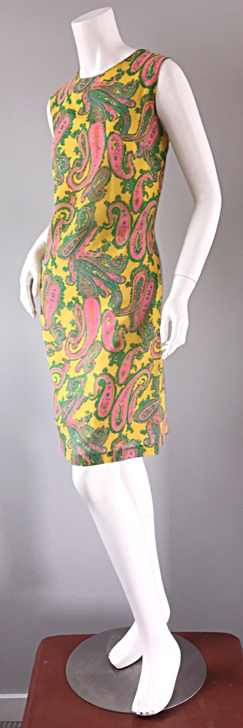 1960s Yellow  Large Size Pink Green Paisley Mod Retro Vintage Cotton Shift Dress In Excellent Condition For Sale In San Diego, CA