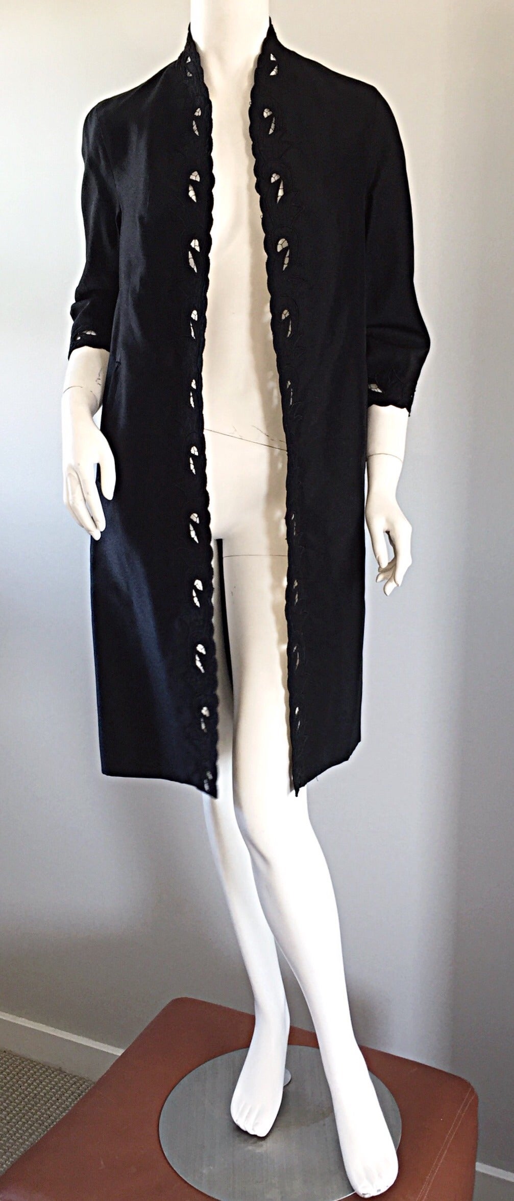 Chic 1940s Black Duster / Opera Jacket w/ Crochet Details + Scalloped Edges In Excellent Condition For Sale In San Diego, CA