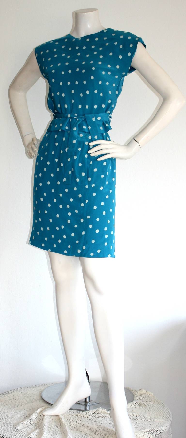 Women's Vintage Oscar de la Renta Blue Polka Dot Wrap Blouse Ensemble For Sale