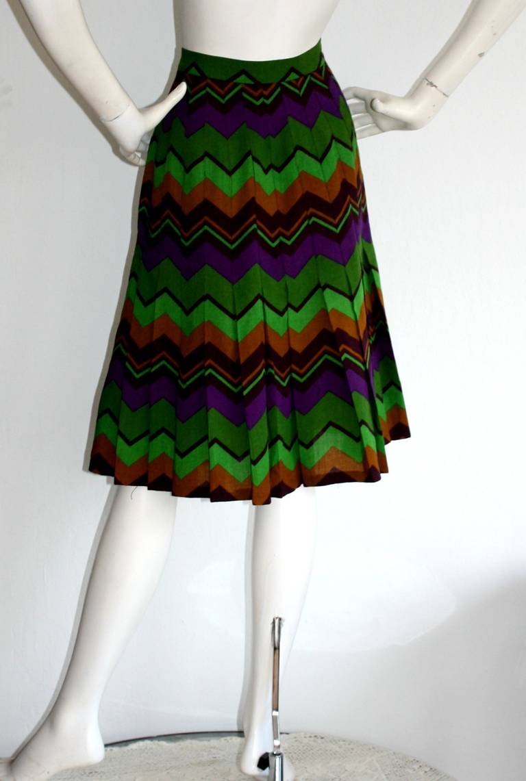 Yves Saint Laurent Vintage Rive Gauche Chevron Print Pleated Skirt In Excellent Condition For Sale In San Diego, CA