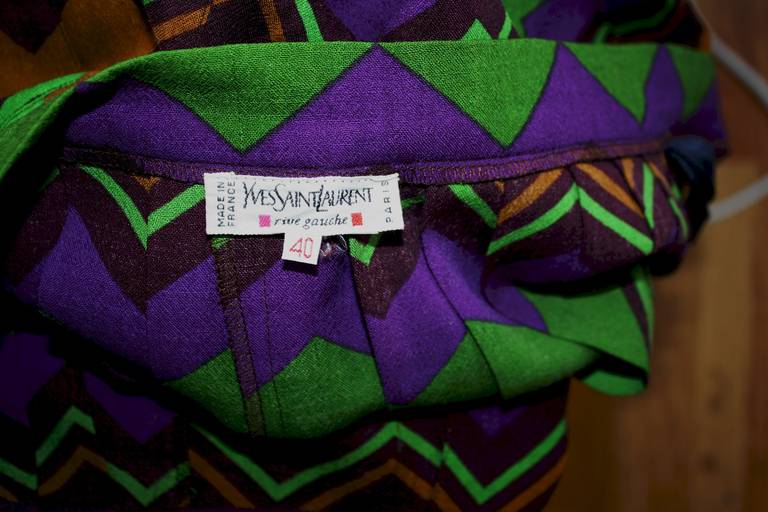 Yves Saint Laurent - Jupe plissée vintage Rive Gauche à imprimé à chevrons en vente 1