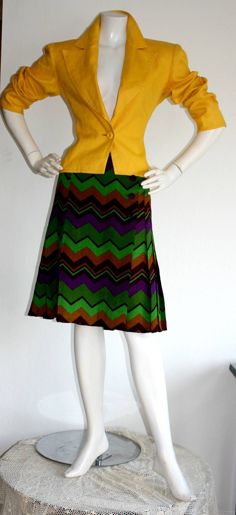 Yves Saint Laurent Vintage Rive Gauche Chevron Print Pleated Skirt For Sale 1