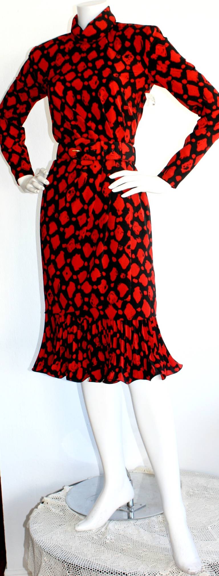 Beautiful vintage Louis Feraud red dress, with matching belt. Chic black abstract print, with a pleated peplum hem. Brand new w/ tags from SAKS 5th Ave. In great condition. Marked size US 4, EU 36

Measurements:
36 inch bust
26 inch waist
38