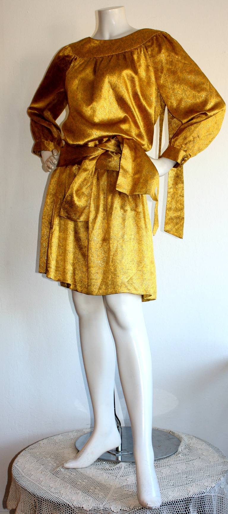 Gorgeous Vintage Brioni Regal Gold Oriental Dress Ensemble In Excellent Condition In San Diego, CA