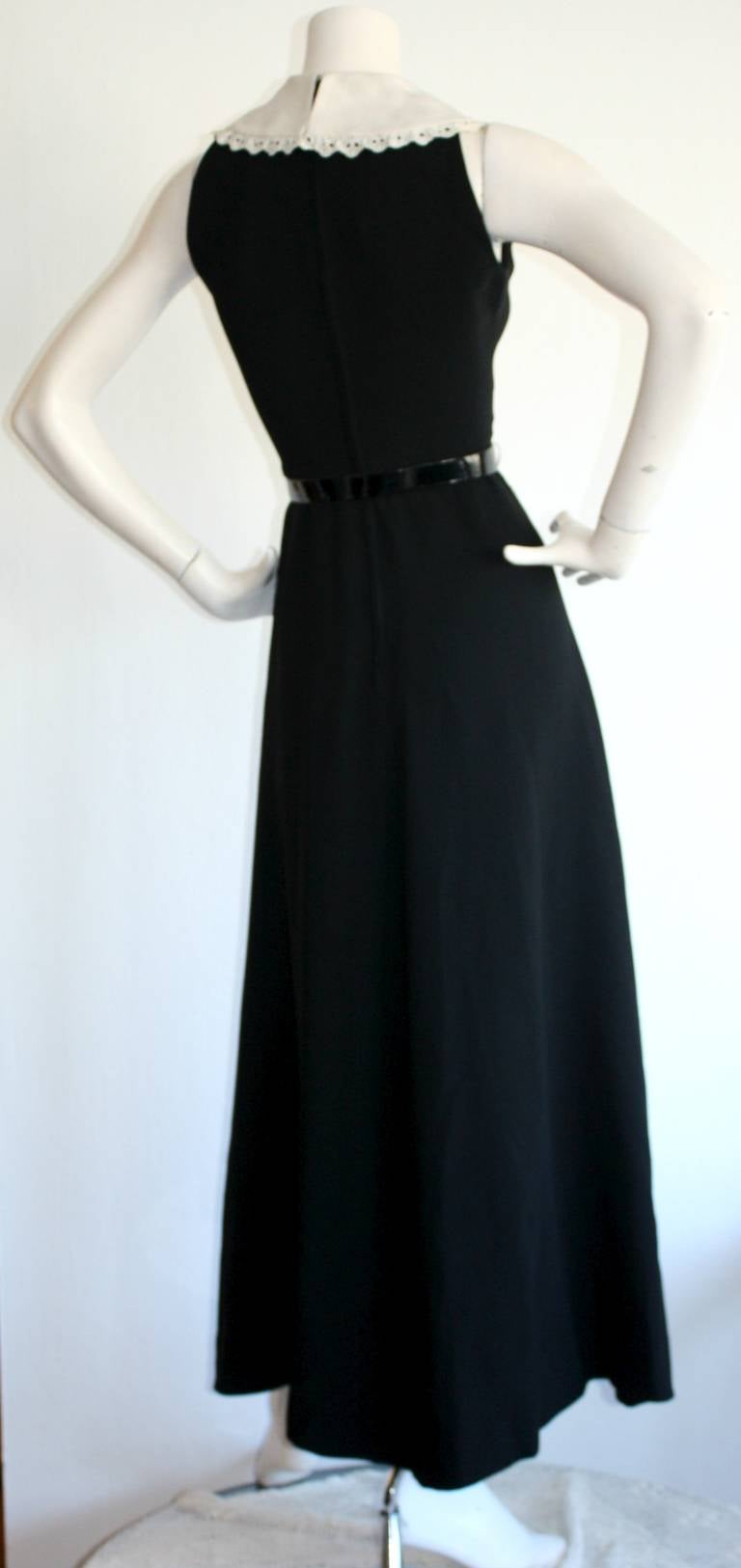 Donald Brooks Vintage Vestido largo con cinturón de ojales en blanco y negro en Excelente estado para la venta en San Diego, CA